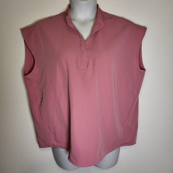 Figs Tops - Figs Rafaela Oversized Sleeveless Scrub Top in Chalk Pink size Large